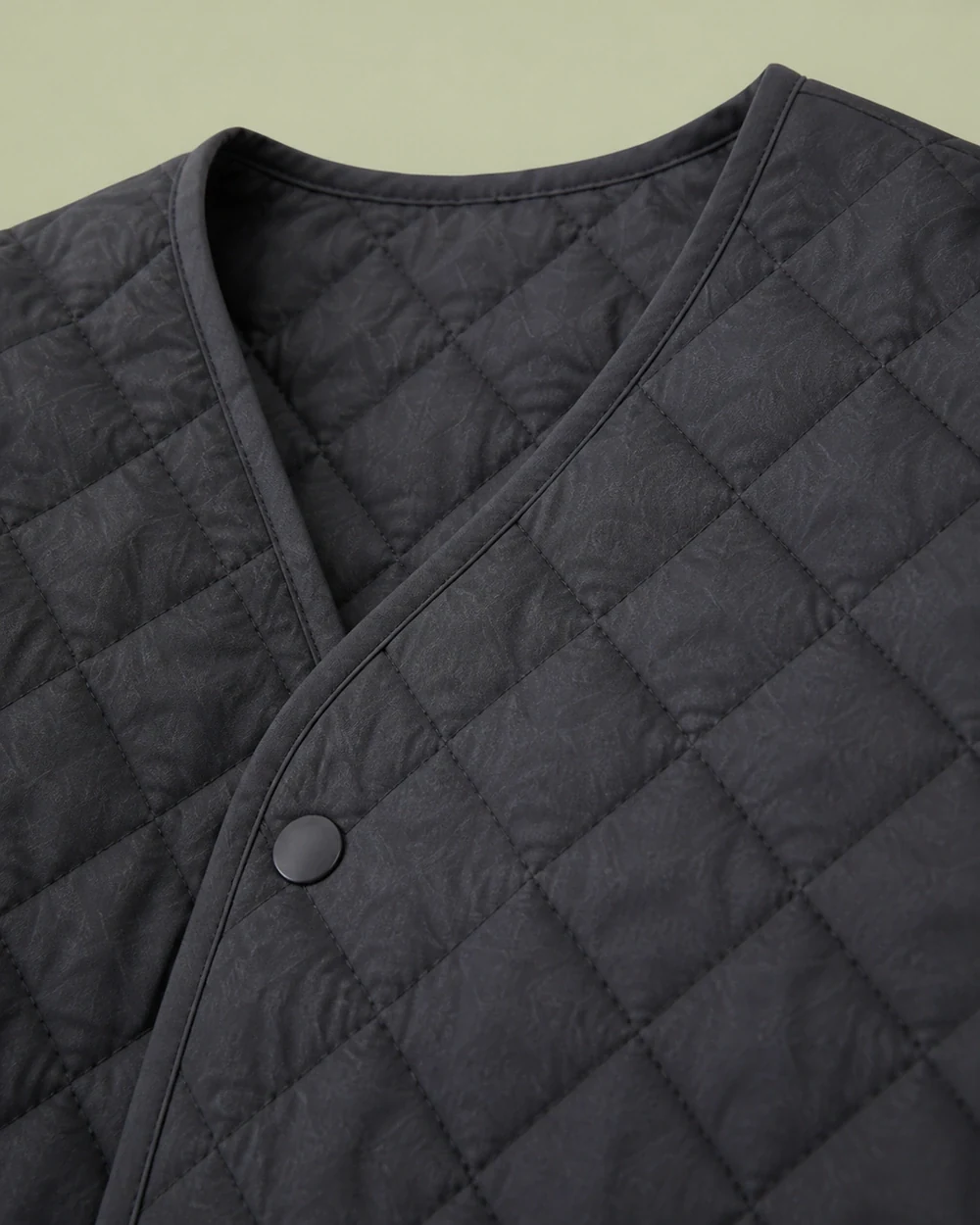 Lattice Liner construction detail shown in context in Charcoal